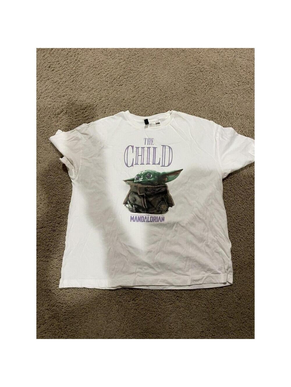 NWOT Junior's Divided by H&M the mandalorian child Star Wars t-shirt M MEDIUM